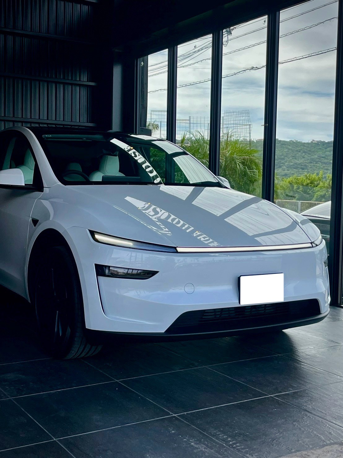 テスラモデルYジュニパー　セラミックコーティングCeramicPro