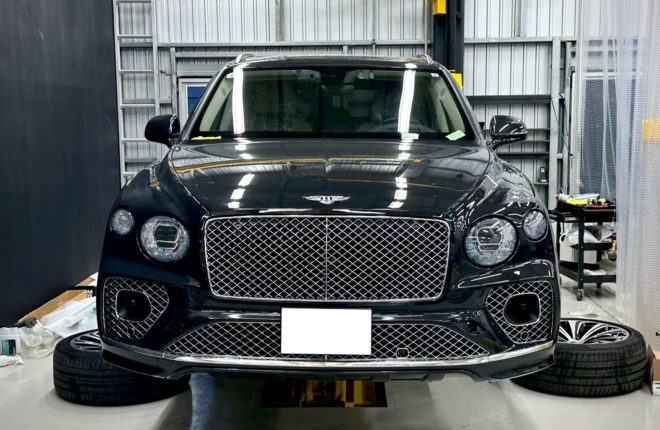 ベントレー 鈑金塗装（フロントバンパー・フェンダー傷修理）