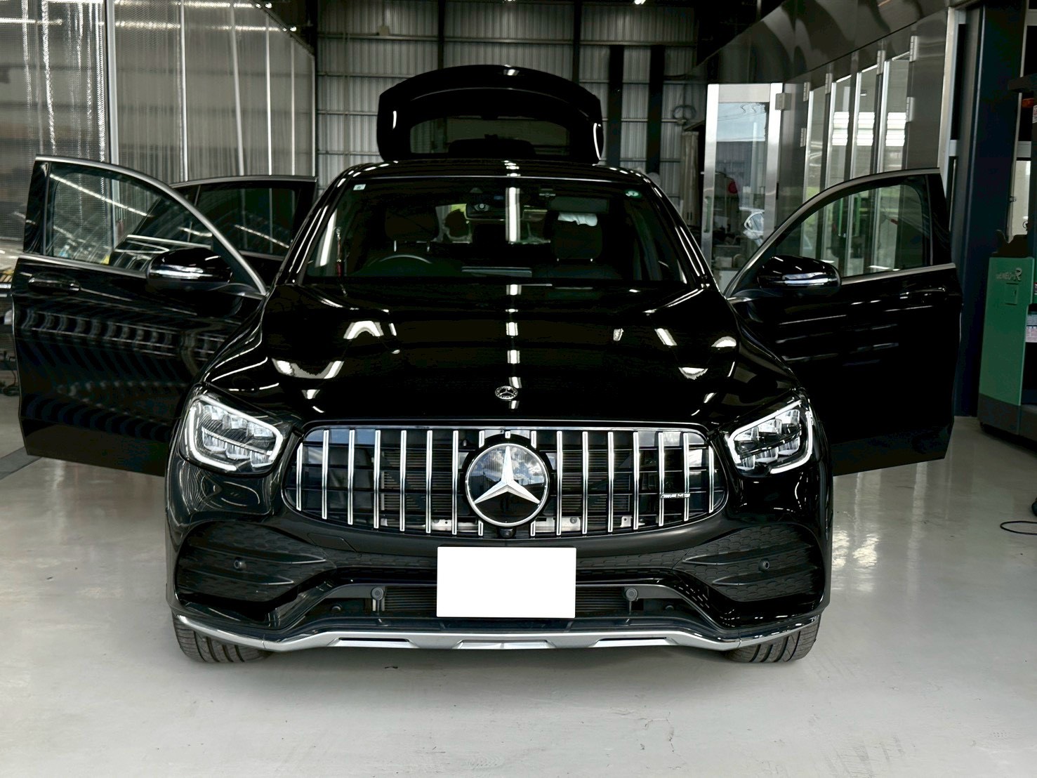 メルセデス・ベンツ GLC200d（フロント事故修理）